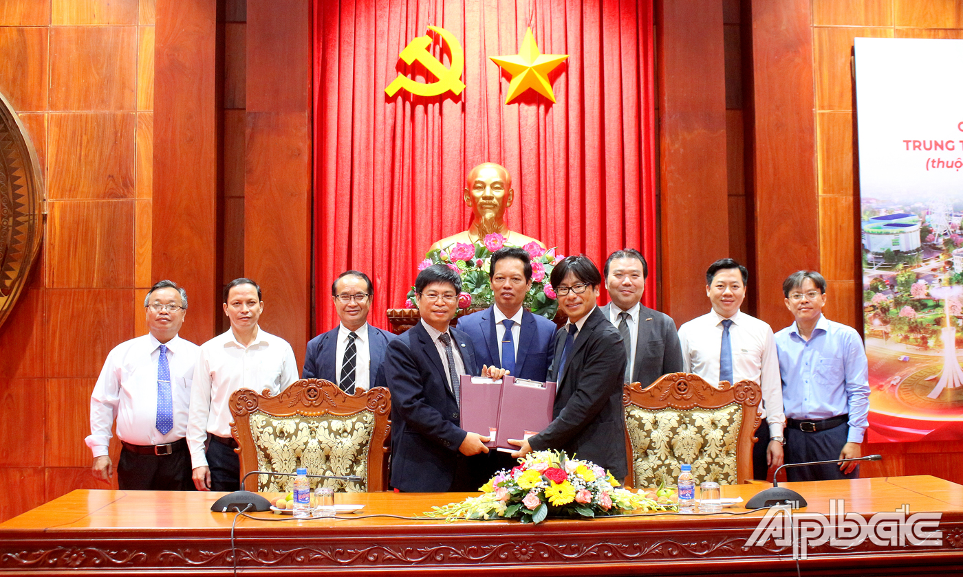 Tập đoàn Tây Bắc và Công ty TNHH Aeon Mall Việt Nam vừa ký chuyển nhượng một phần dự án thương mại dịch vụ tỉnh Tiền Giang thuộc quảng trường Hùng Vương